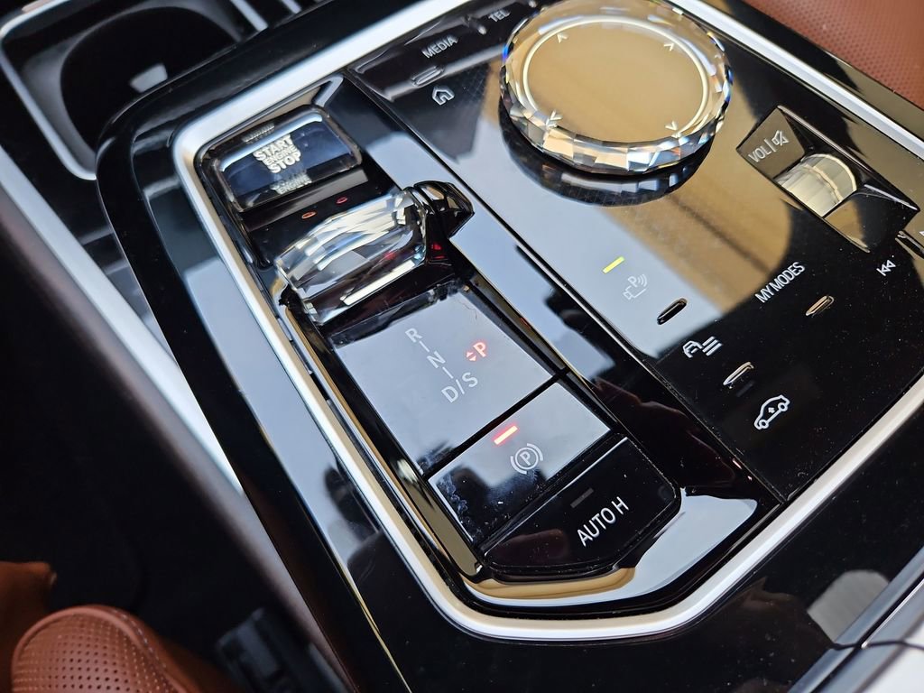 Used 2024 BMW 760i xDrive image 22