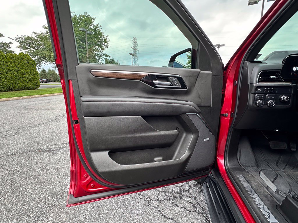 Certified 2025 Chevrolet Tahoe High Country AWD/4WD image 23