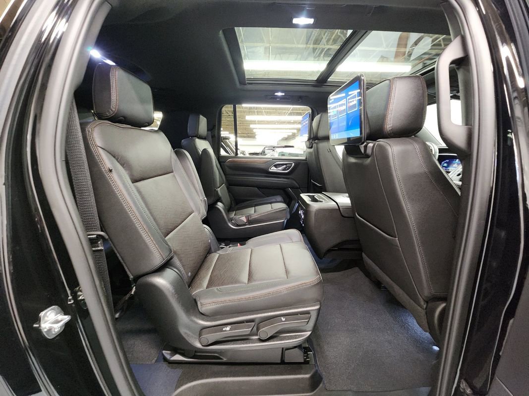Used 2023 Chevrolet Suburban High Country image 12