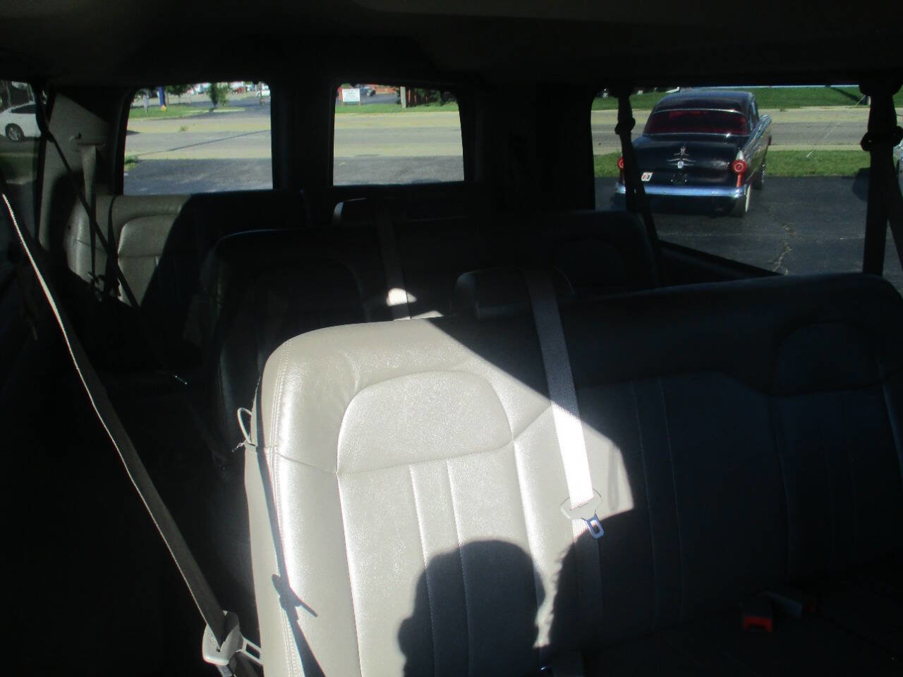 Used 2022 Chevrolet Express 3500 LS image 16