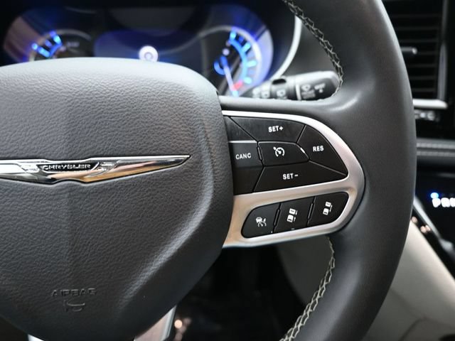 Used 2024 Chrysler Pacifica Limited FWD image 19