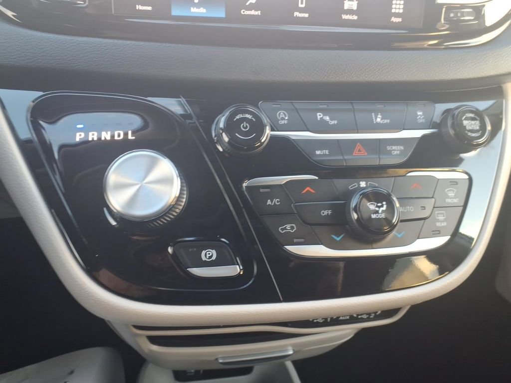 Used 2024 Chrysler Pacifica Touring-L image 19