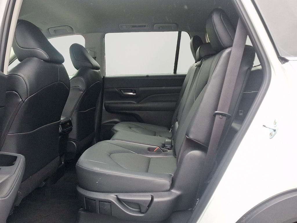 Used 2026 Toyota Grand Highlander LE image 8