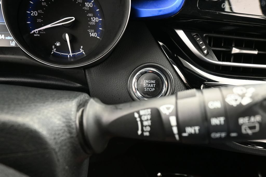 Used 2021 Toyota C-HR XLE FWD image 29