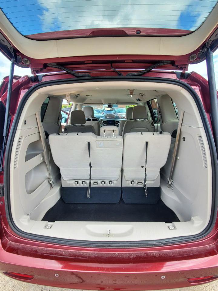 Used 2017 Chrysler Pacifica Touring image 21