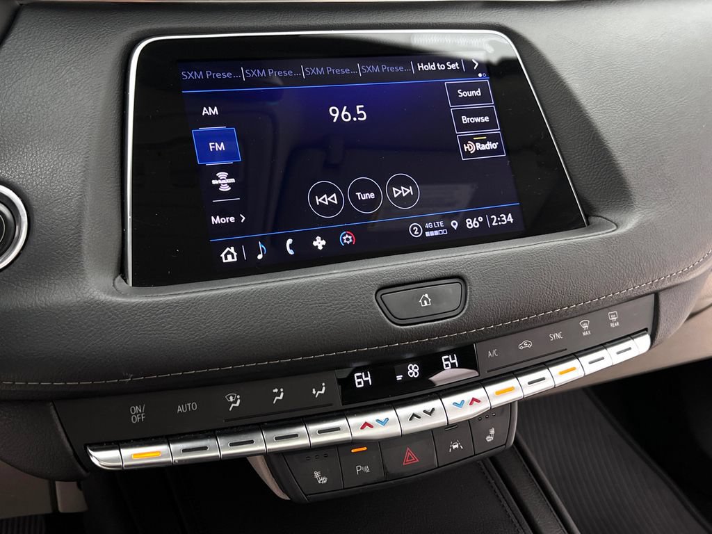 Used 2022 Cadillac XT4 Luxury w/ Cold Weather Package AWD/4WD image 19