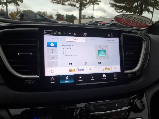 Certified 2025 Chrysler Pacifica Select FWD image 15