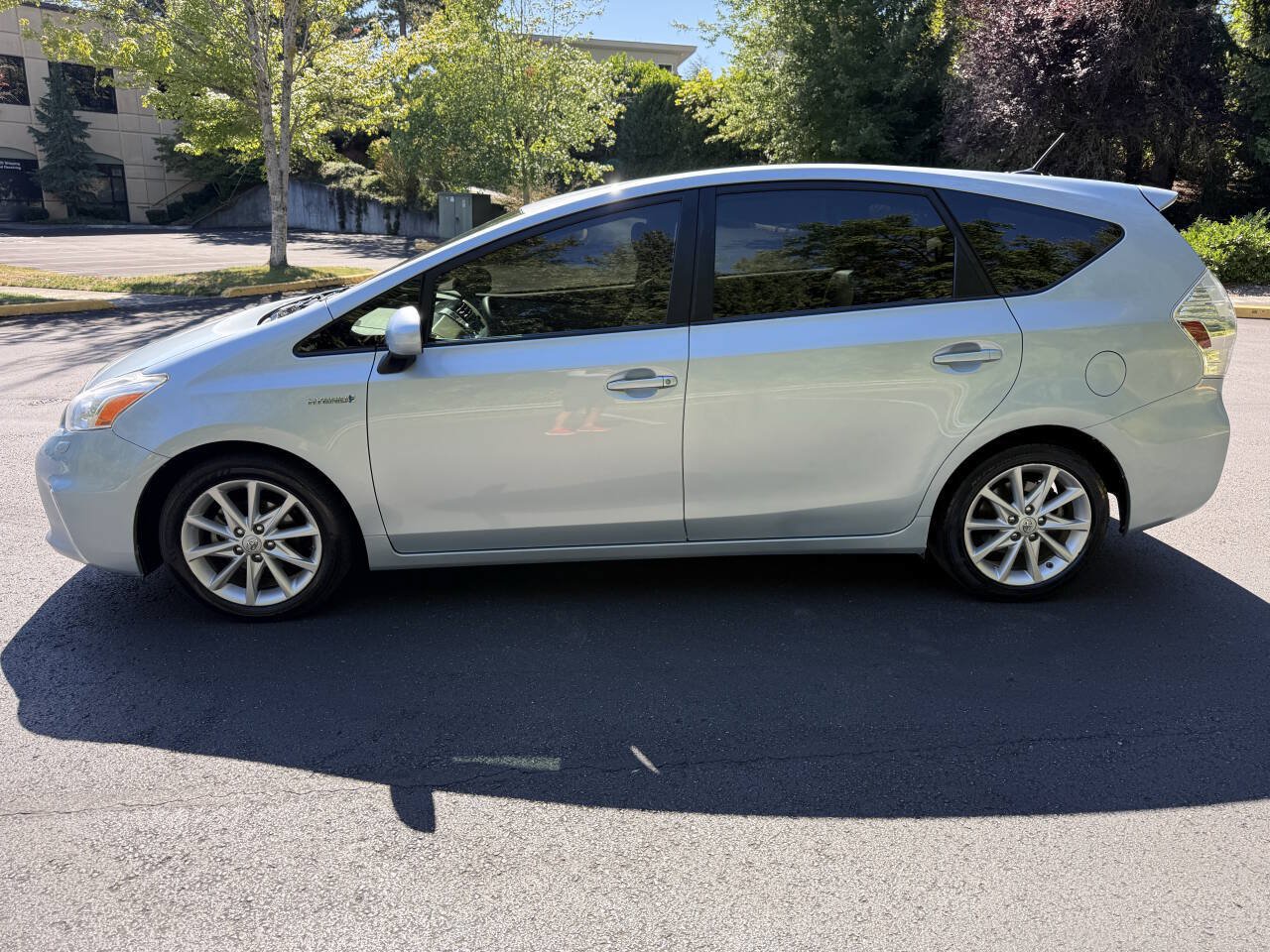 Used 2012 Toyota Prius V Five FWD image 2