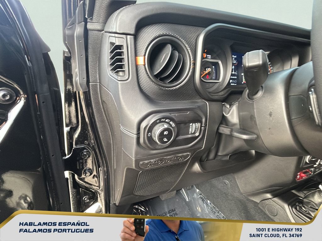 Used 2025 Jeep Gladiator Mojave w/ Safety Group image 17