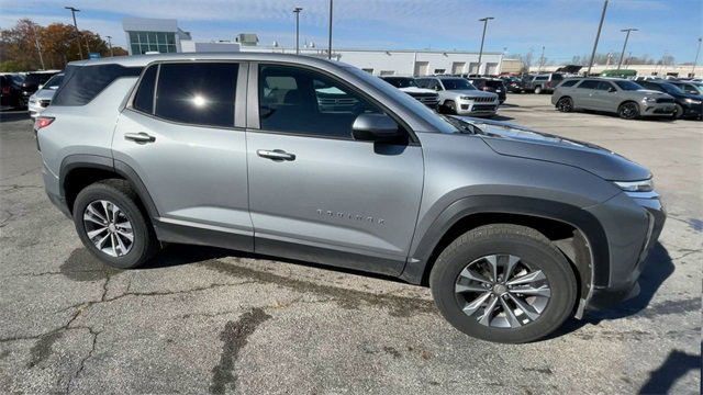 Used 2025 Chevrolet Equinox LT image 3