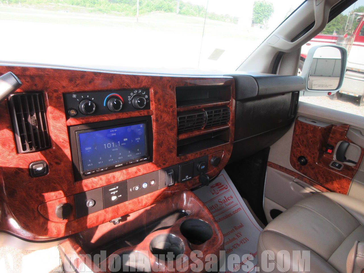 Used 2017 GMC Savana 2500 RWD image 12