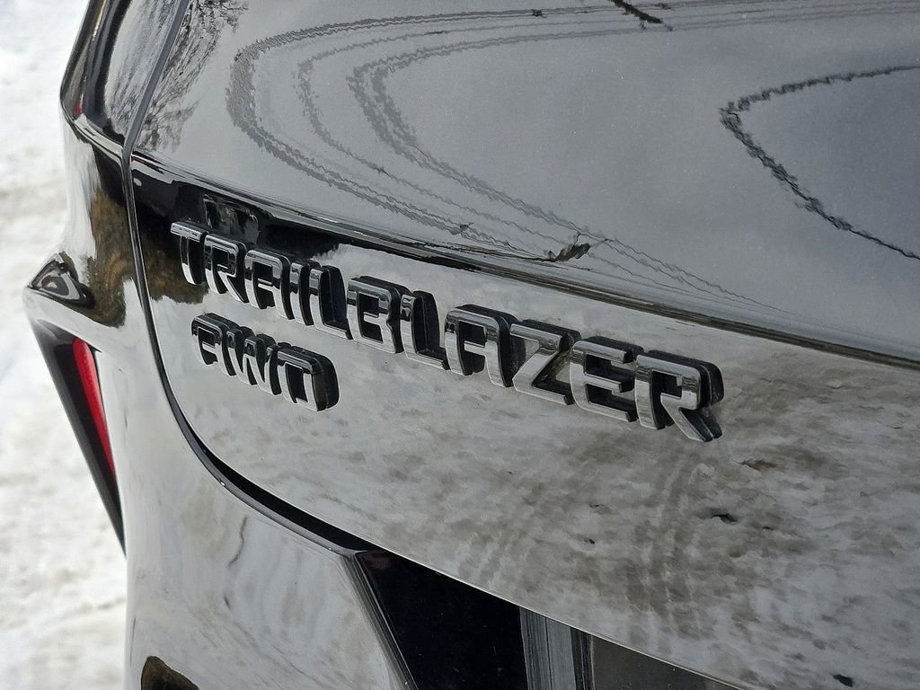 Used 2023 Chevrolet TrailBlazer RS w/ Convenience Package image 35