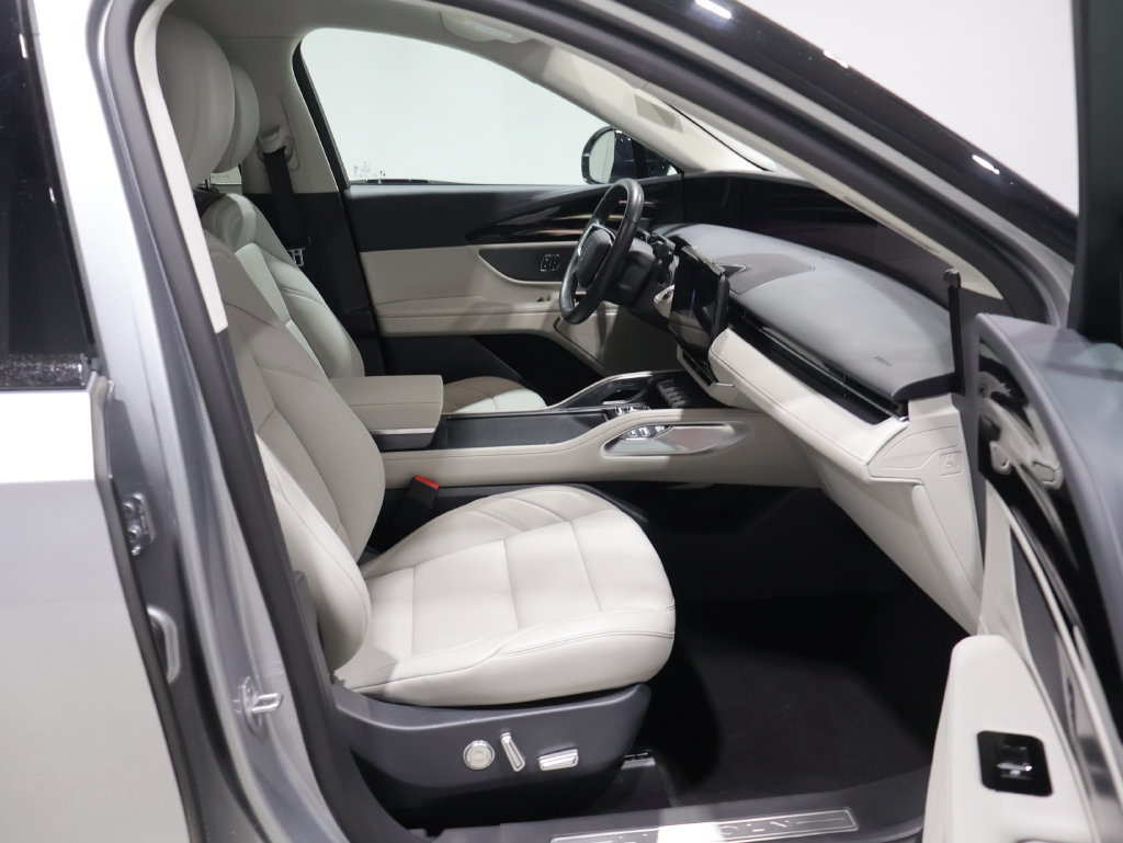 Used 2026 Lincoln Nautilus Premier AWD/4WD image 22