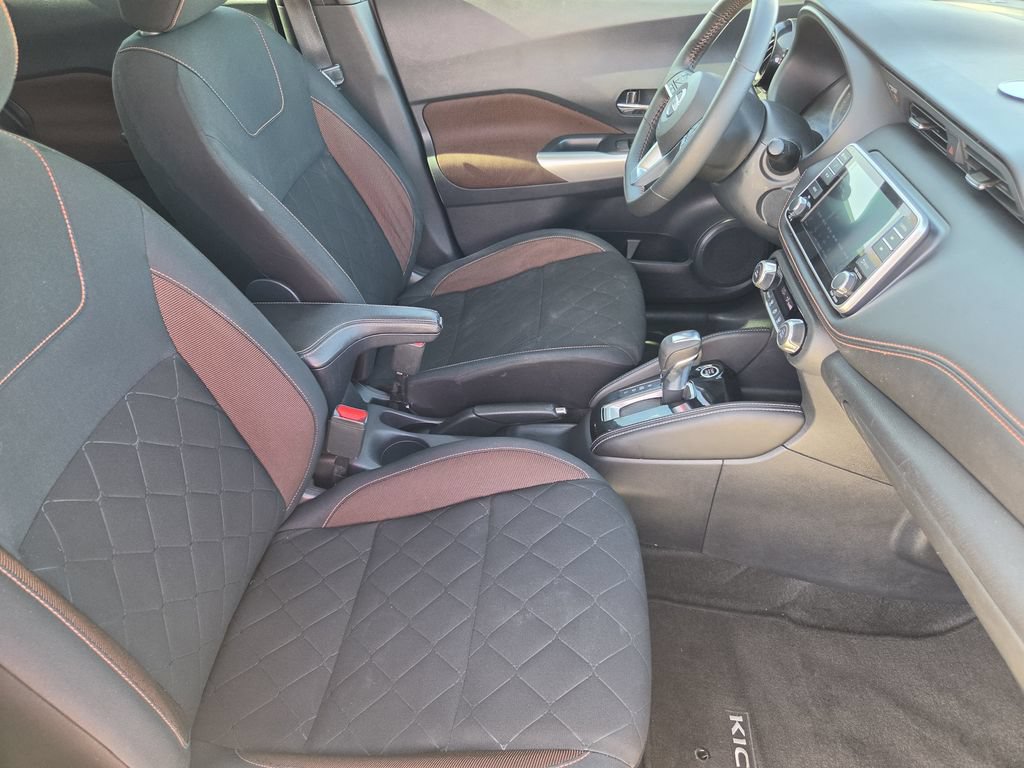 Used 2019 Nissan Kicks SR w/ Exterior Electronics Package FWD image 12