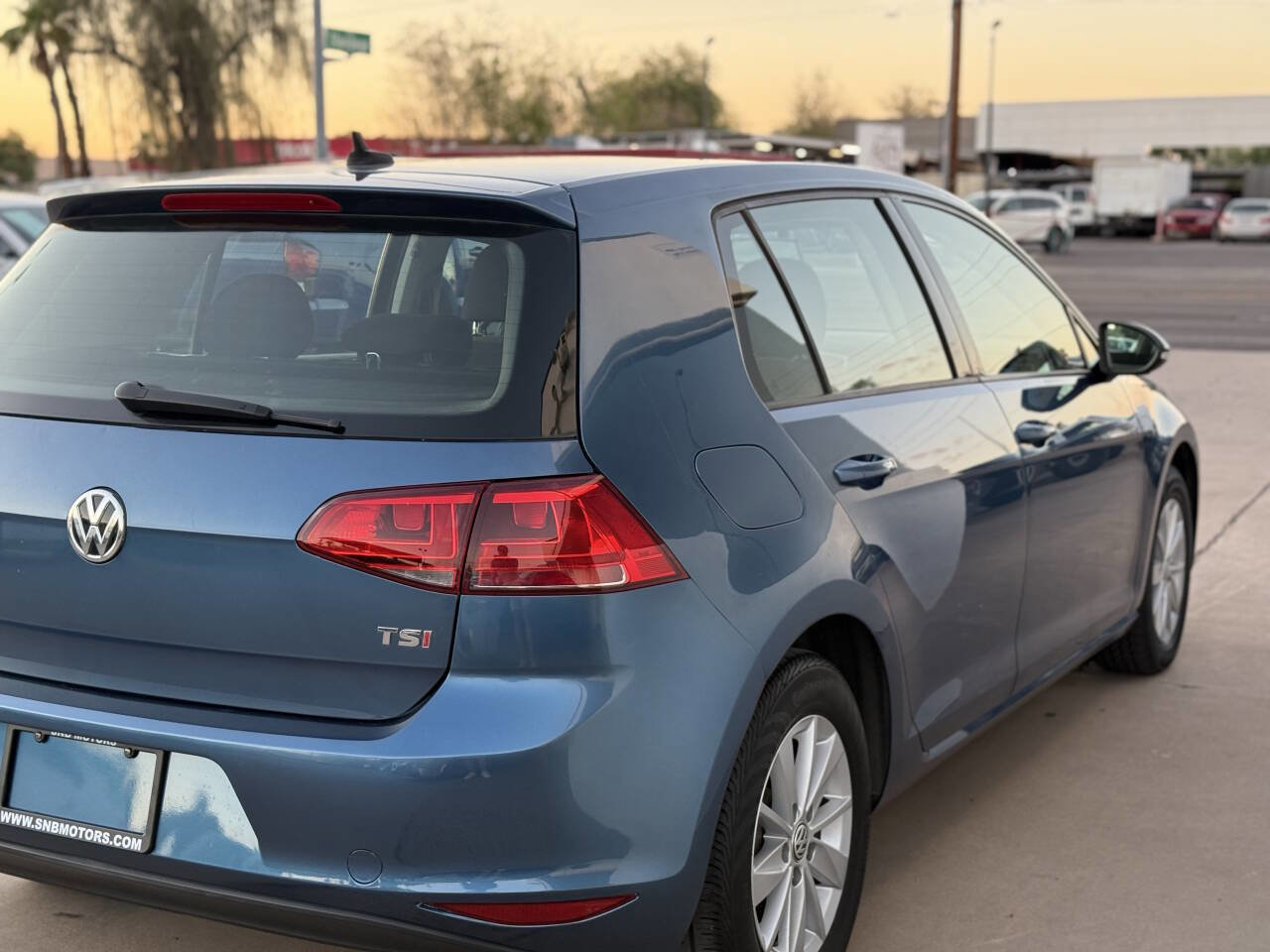 Used 2016 Volkswagen Golf SE image 4