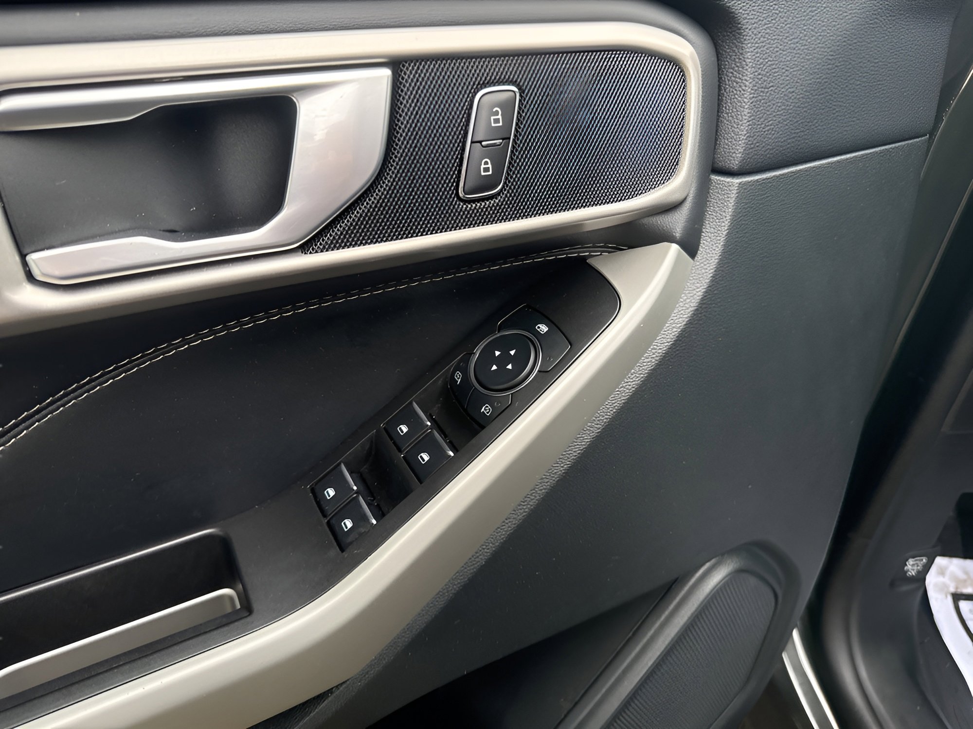 Used 2023 Ford Explorer XLT w/ Equipment Group 202A image 33