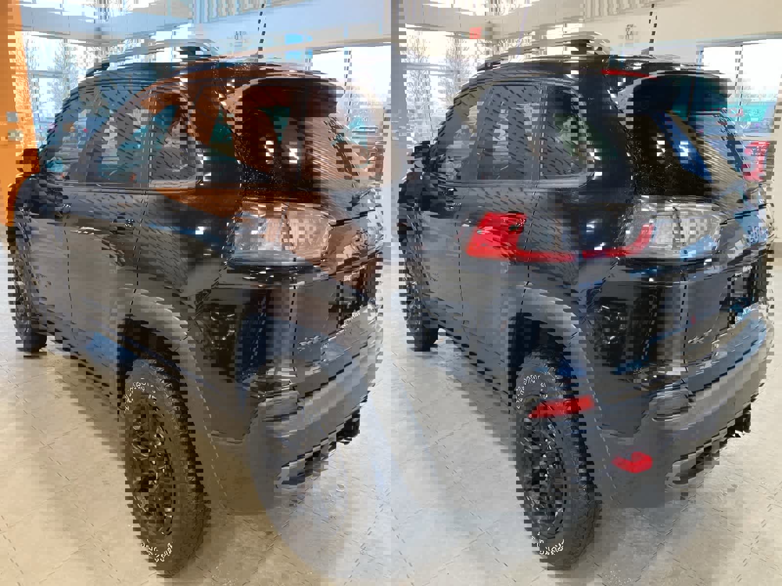 Used 2021 Jeep Cherokee Trailhawk w/ Comfort & Convenience Group image 7