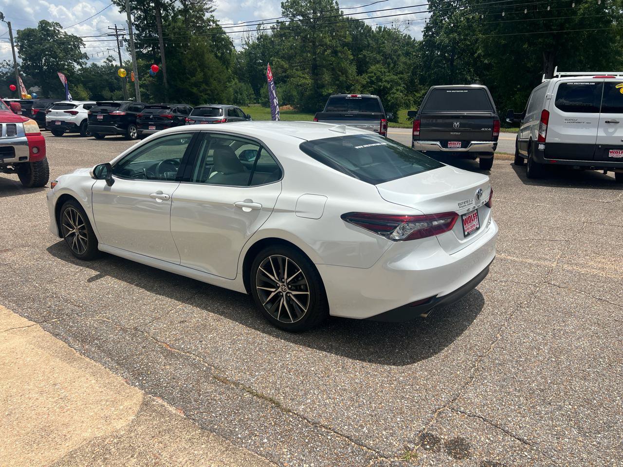 Used 2022 Toyota Camry XLE w/ Cold Weather Package FWD image 11