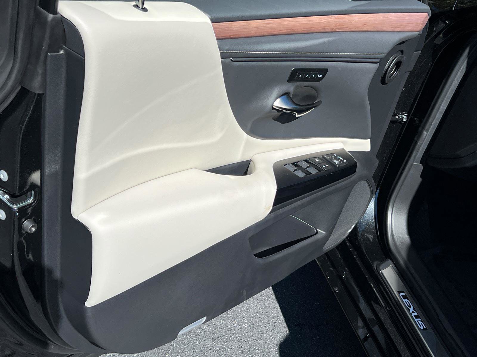 New 2025 Lexus ES 350 w/ Premium Package image 11