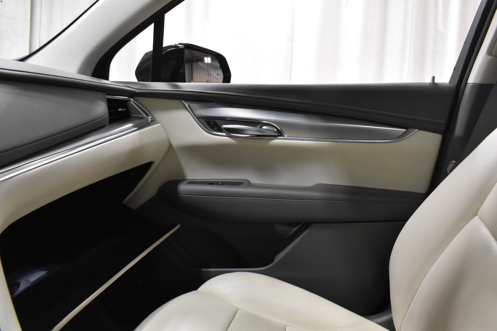 Used 2021 Cadillac XT5 Premium Luxury w/ LPO, Floor Liner Package FWD image 21