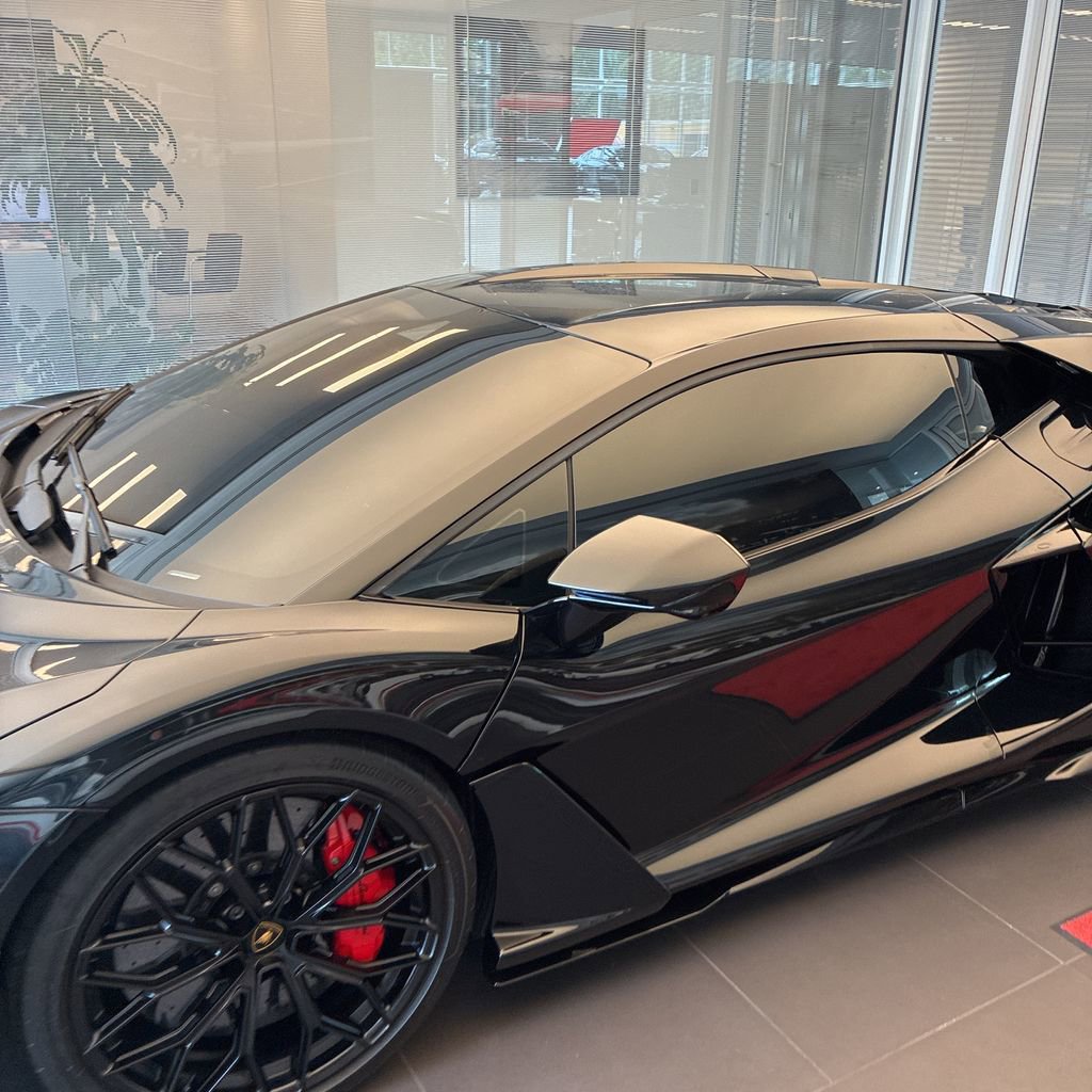 Used 2024 Lamborghini Revuelto AWD/4WD image 12
