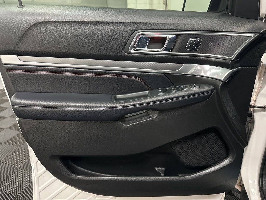 Used 2018 Ford Explorer Sport w/ Equipment Group 401A image 17