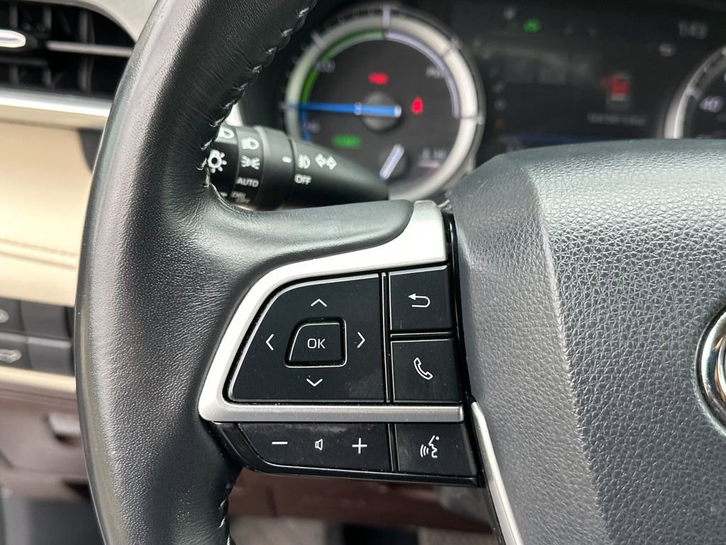 Used 2022 Toyota Highlander XLE AWD/4WD image 26