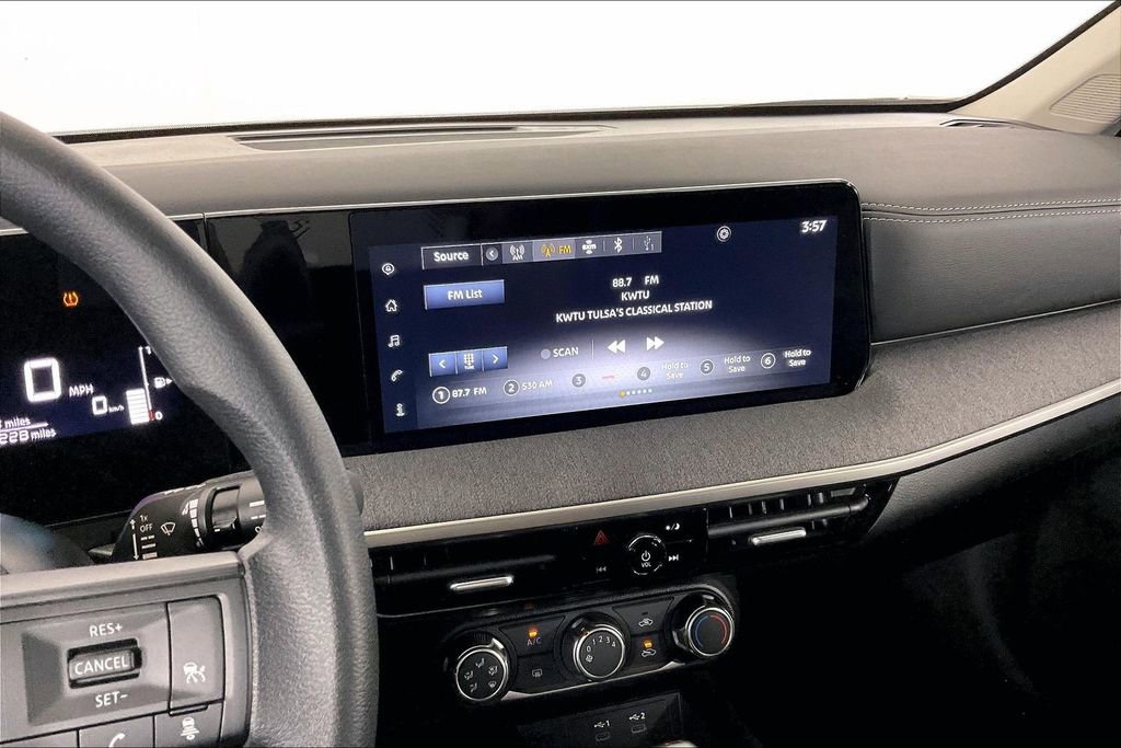 Certified 2025 Nissan Kicks SV image 9