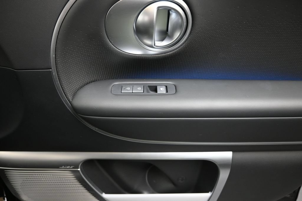 Certified 2026 Hyundai Ioniq 9 Calligraphy AWD/4WD image 11
