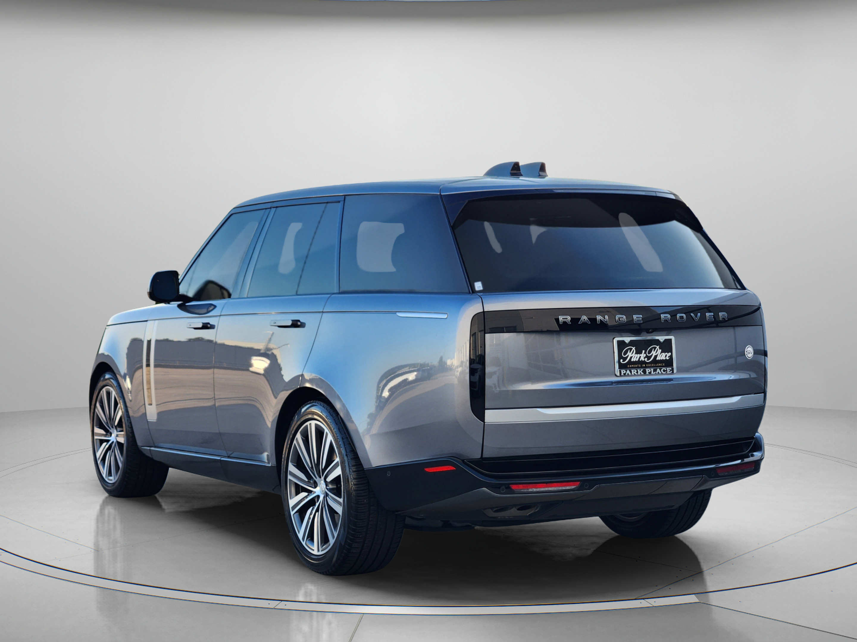 Certified 2023 Land Rover Range Rover SV AWD/4WD image 3