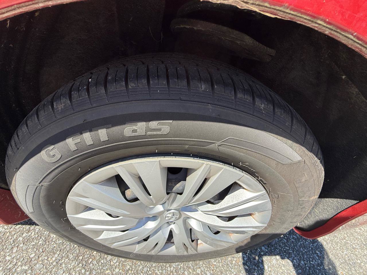 Used 2012 Toyota Camry LE image 23