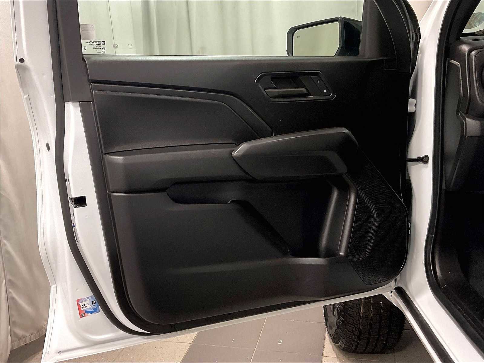 Used 2024 Chevrolet Colorado Trail Boss image 9