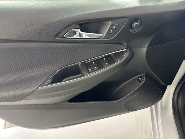 Used 2018 Chevrolet Cruze LS FWD image 17