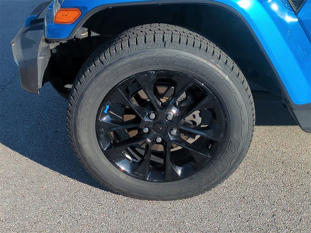 Used 2023 Jeep Wrangler Unlimited Sahara image 12