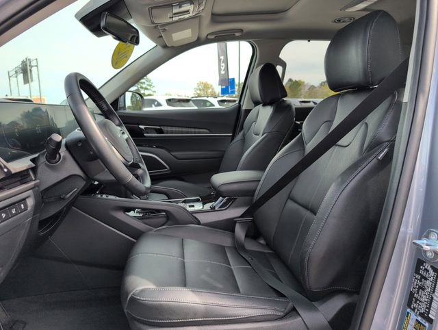 Used 2025 Kia Telluride EX w/ EX Captain's Chair Package image 13