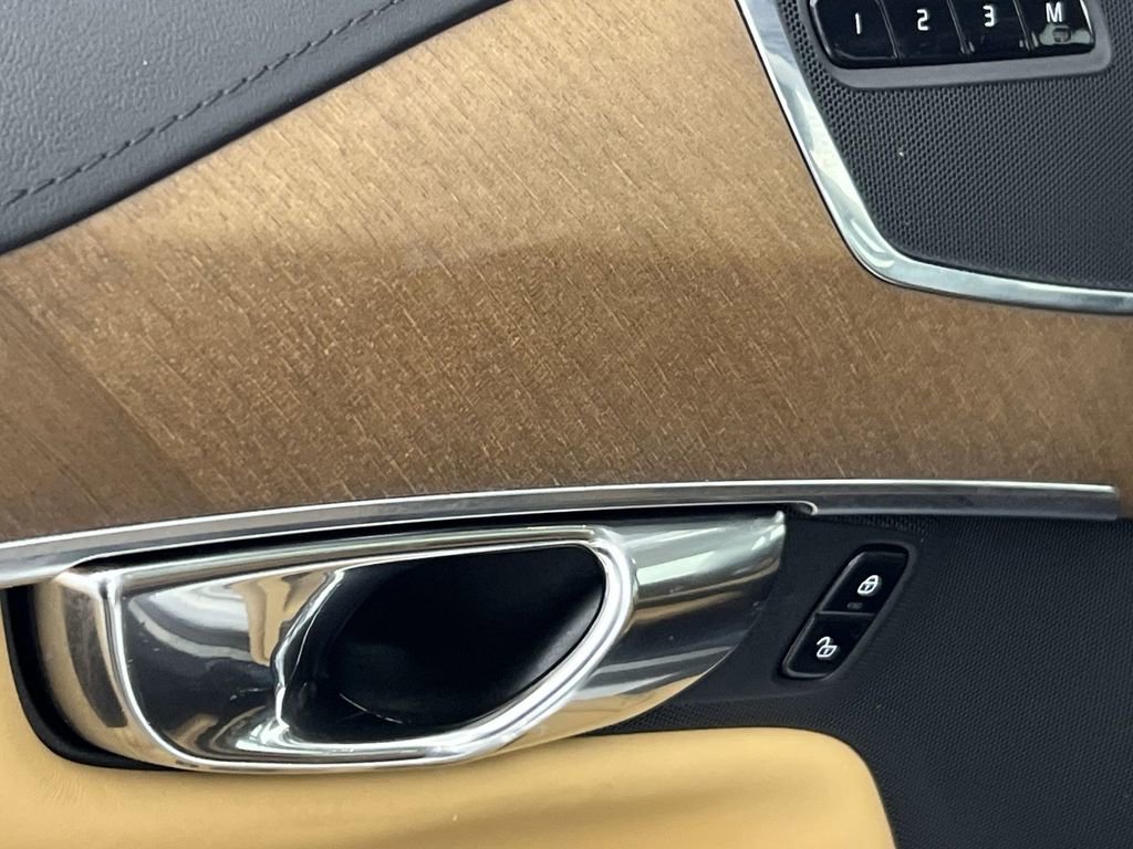 Used 2016 Volvo XC90 T6 Inscription w/ Protection Package Plus image 13