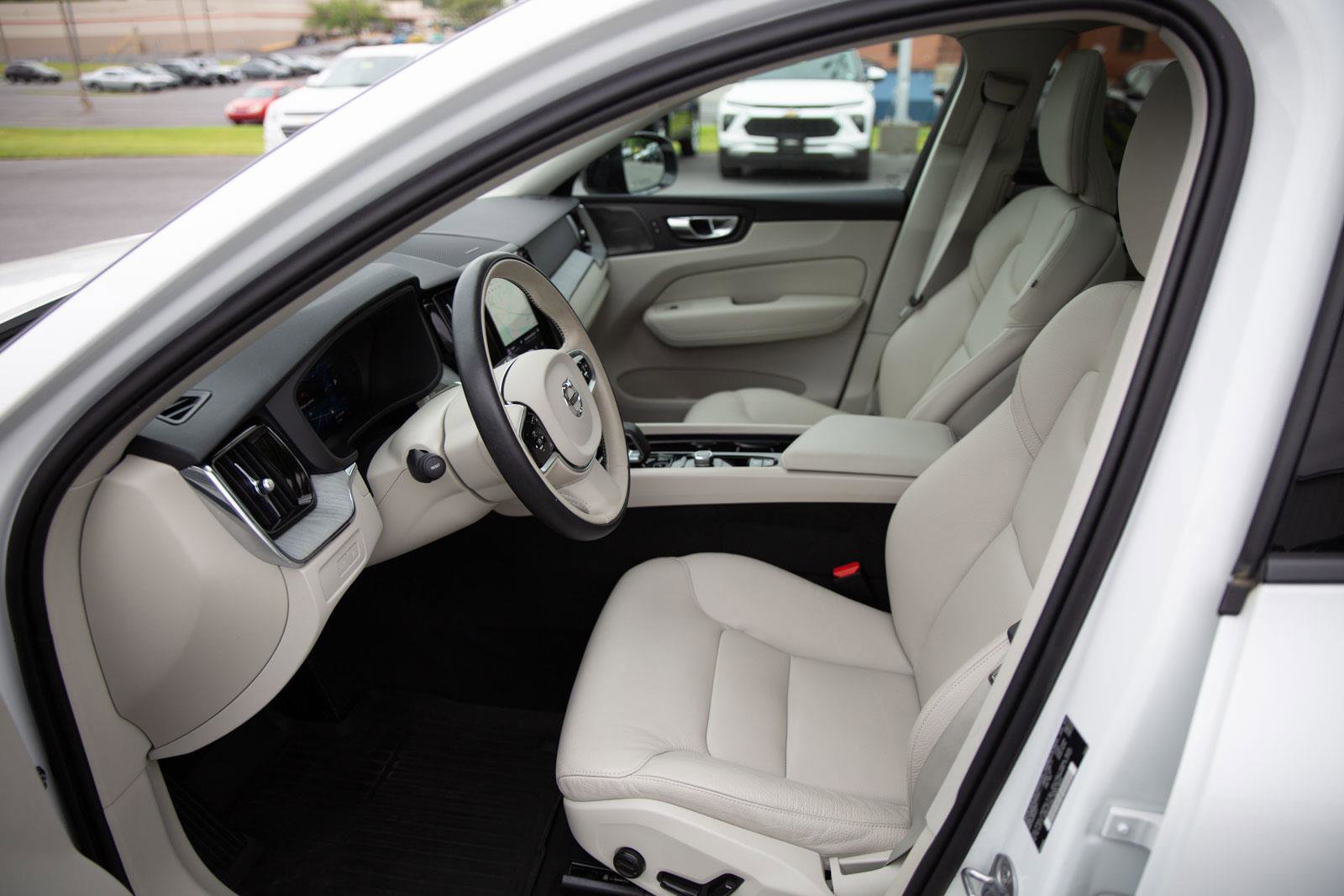 Used 2024 Volvo XC60 T8 Plus w/ Climate Package AWD/4WD image 21