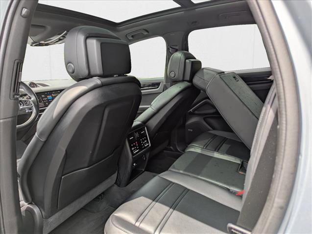 Used 2020 Porsche Cayenne S image 22