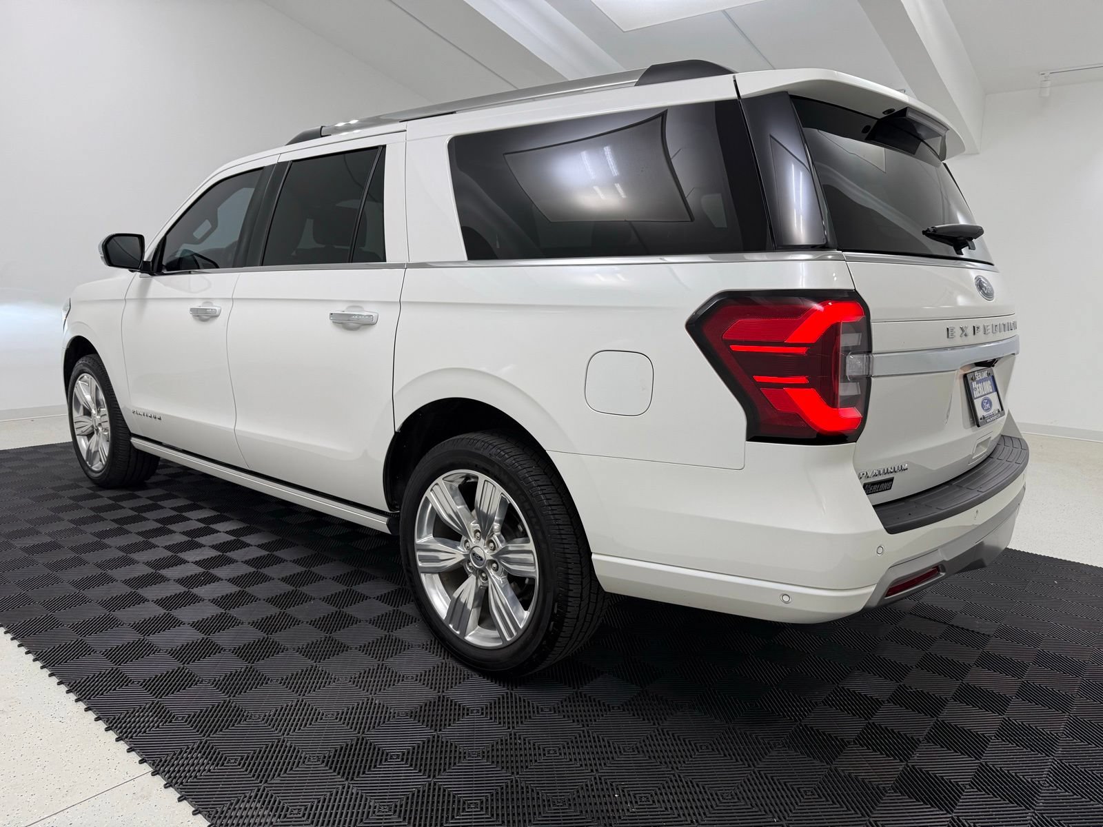 Used 2024 Ford Expedition Max Platinum AWD/4WD image 5