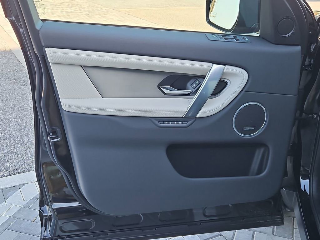 New 2026 Land Rover Discovery Sport Landmark image 23