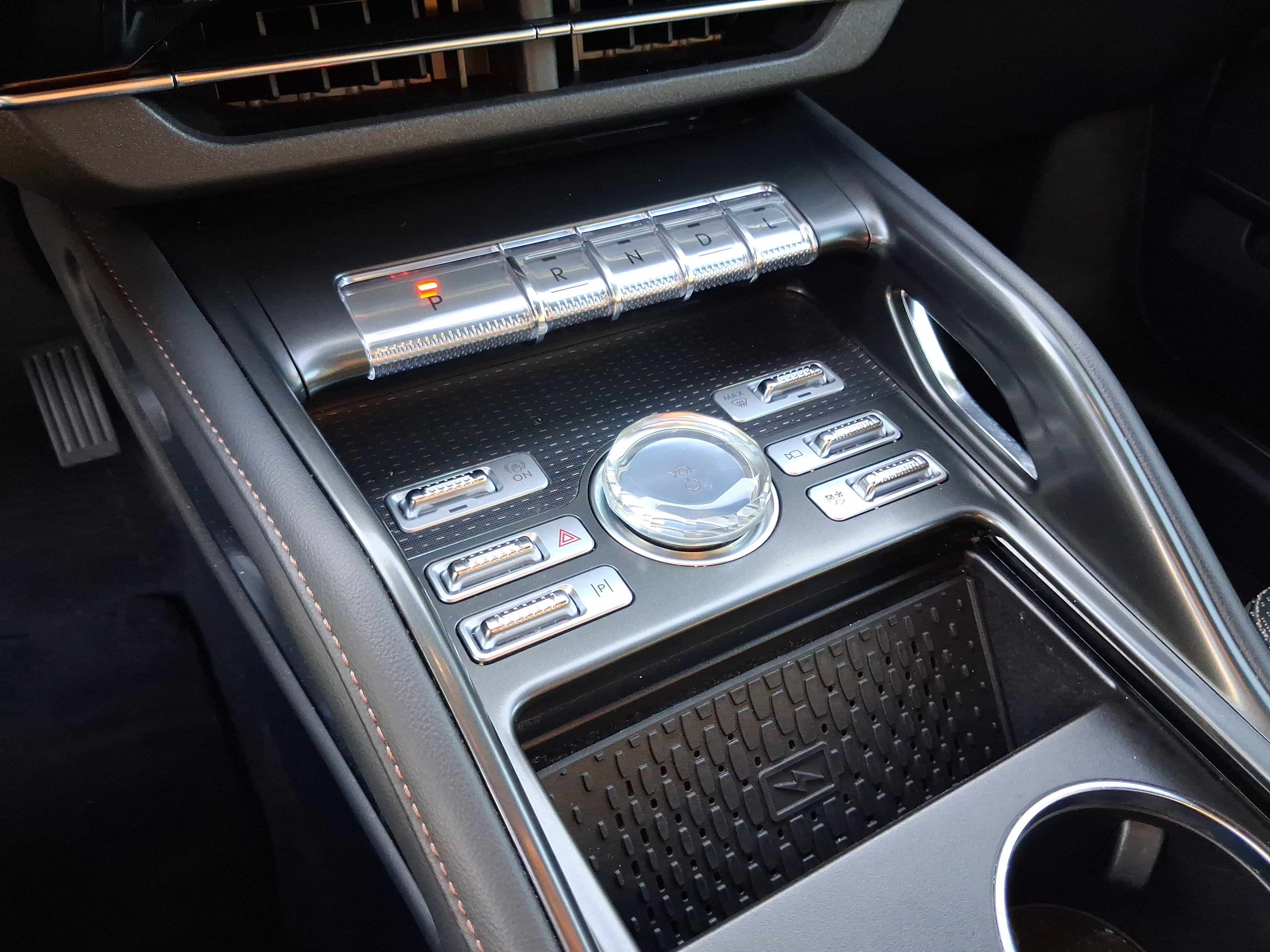 Certified 2024 Lincoln Nautilus Reserve w/ Jet Appearance Package (87T) AWD/4WD image 20