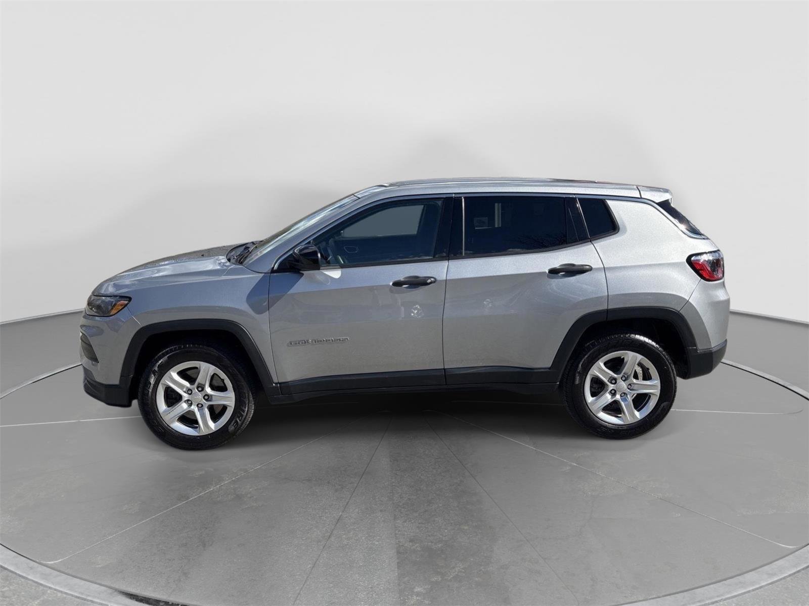 Used 2023 Jeep Compass Sport AWD/4WD image 2