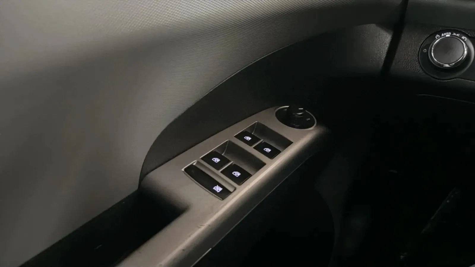 Used 2017 Chevrolet Sonic Premier FWD image 15