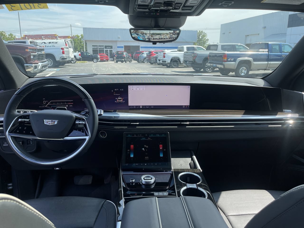 Used 2025 Cadillac Escalade Premium Luxury AWD/4WD image 21