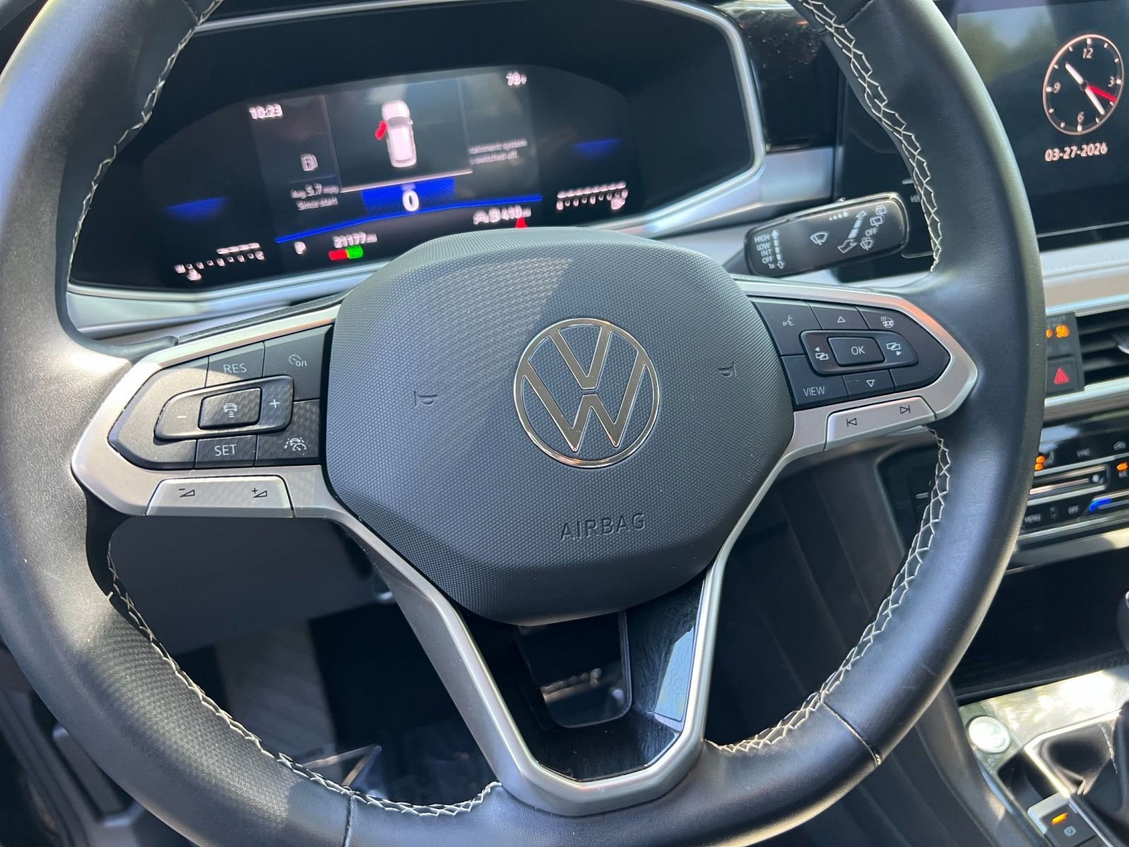 Used 2025 Volkswagen Taos SE FWD image 29