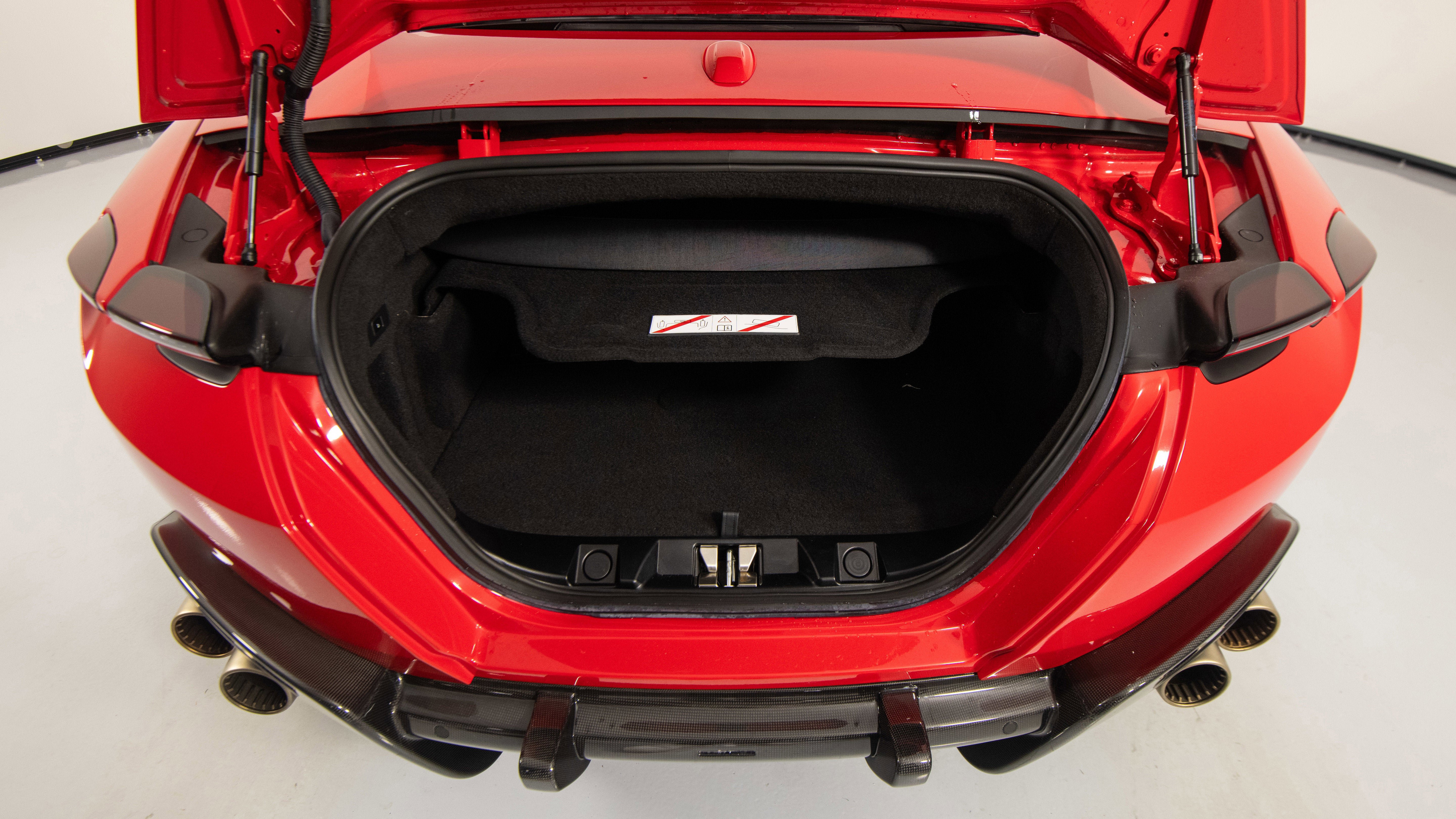Certified 2025 Ferrari Roma Spider RWD image 32