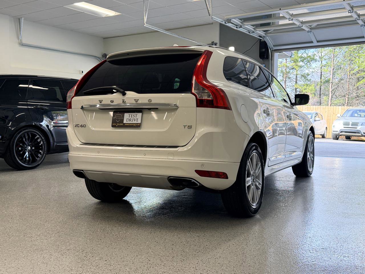 Used 2017 Volvo XC60 T5 Inscription w/ Preferred Option Package image 9