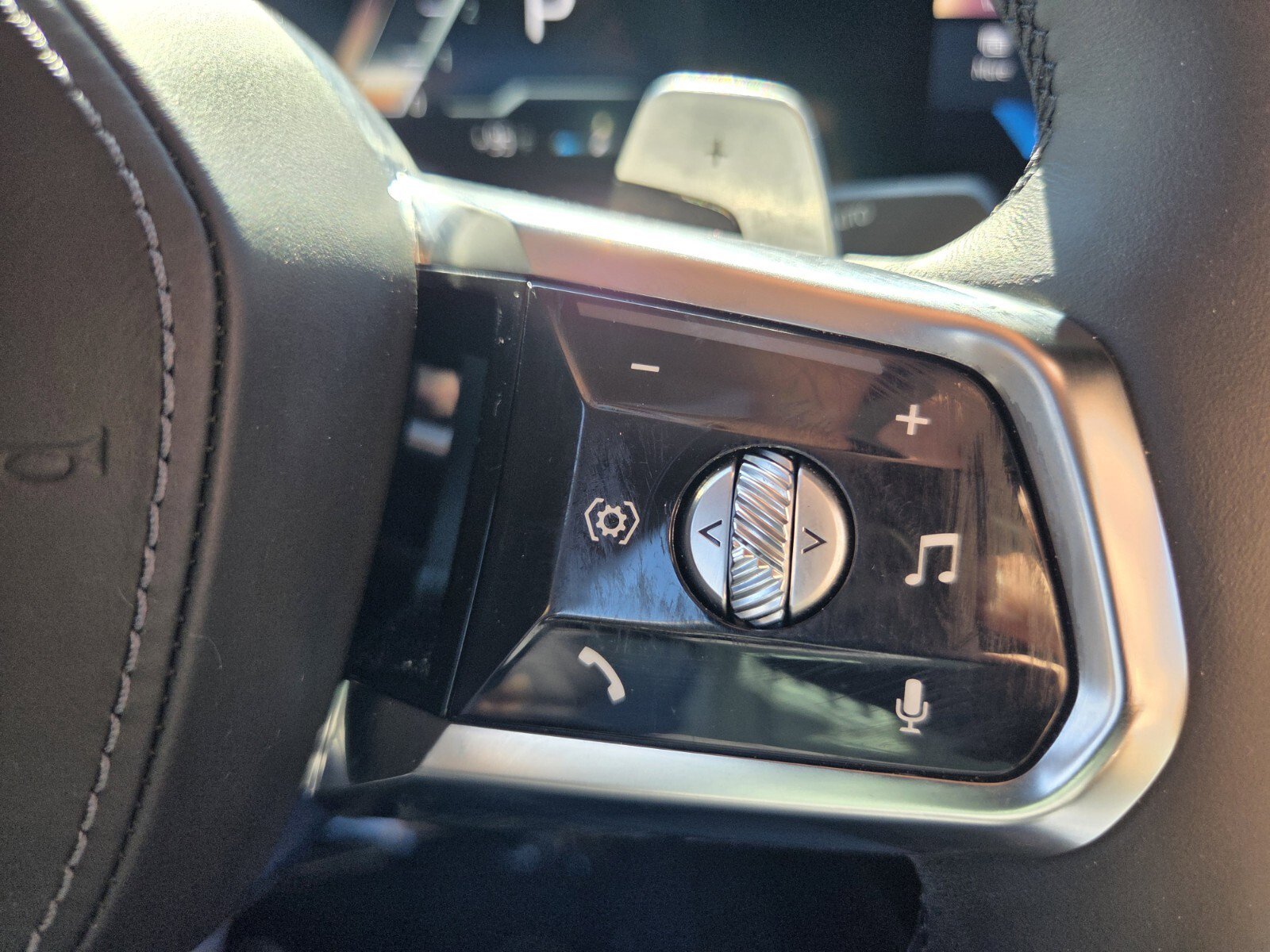 Used 2024 BMW 760i xDrive w/ Executive Package image 26