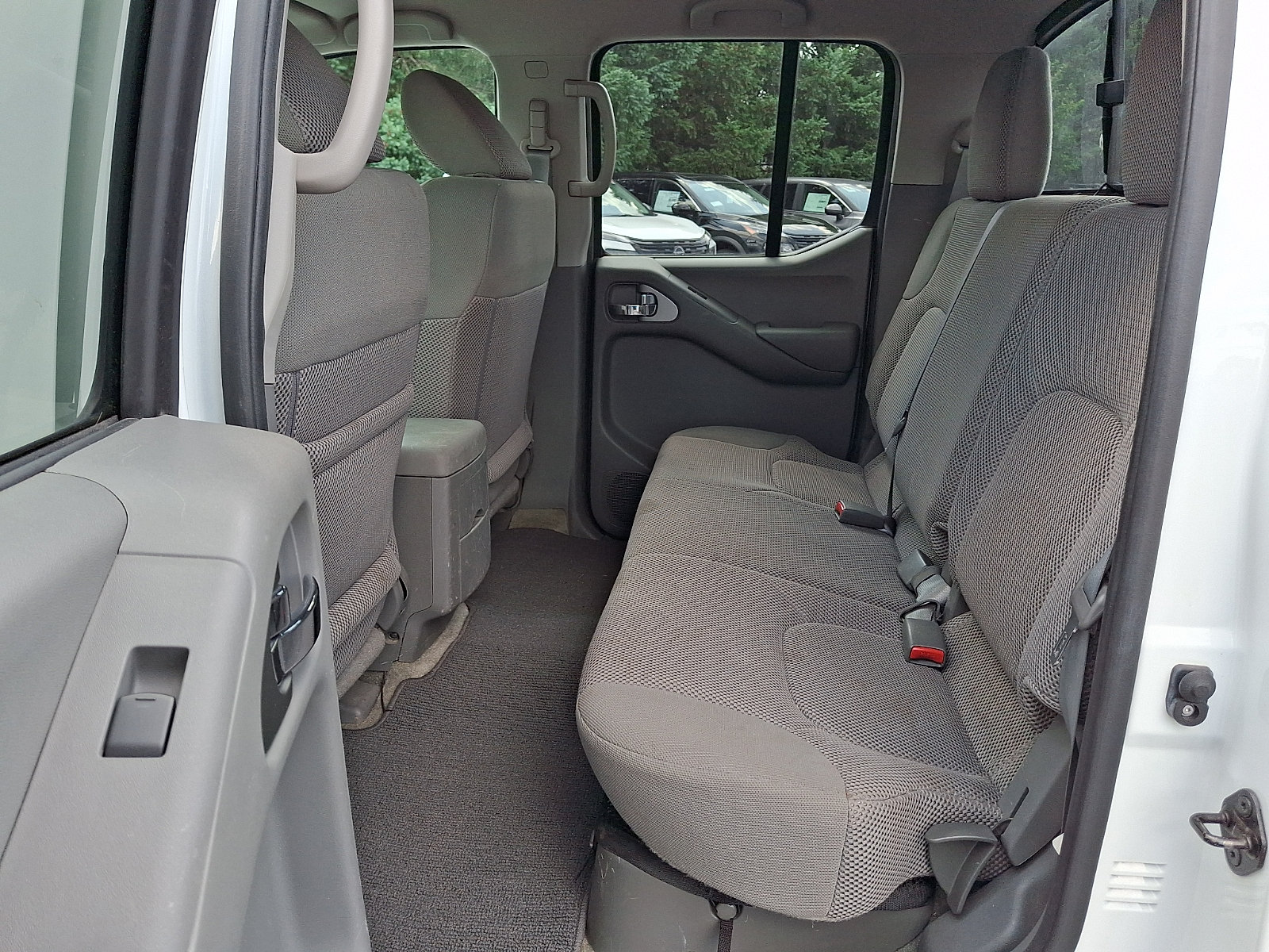 Used 2016 Nissan Frontier SV AWD/4WD image 10