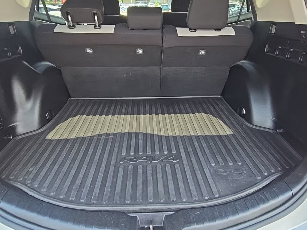 Used 2018 Toyota RAV4 XLE w/ Plus Extra Value Package AWD/4WD image 29